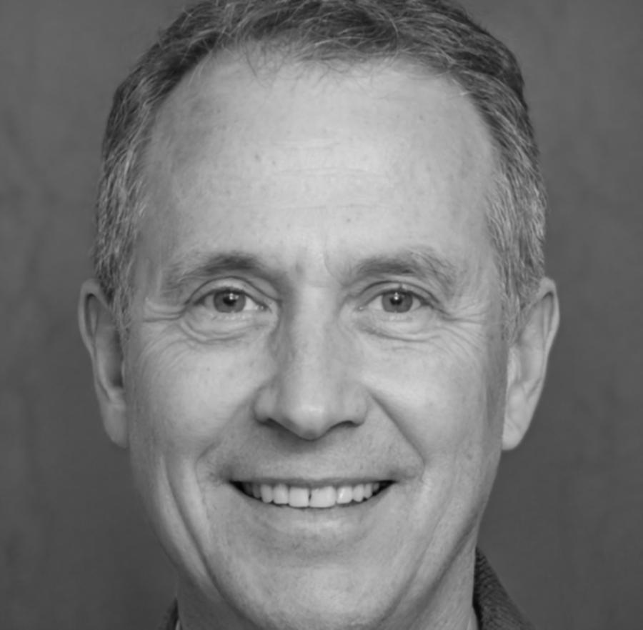 Portrait de Marc Dubois, expert en planification financière